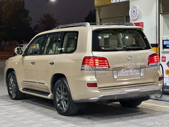 جيب لكزس LX570 موديل 2009 فل كامل 7