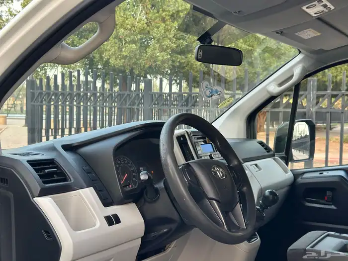 تويوتا باص بضاعه موديل 2019 سعودي قير عادي ديزل 9