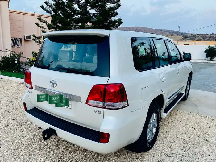 جيب مخزن شبه الجديد فل كامل. 6. مديل2010 العداد143 5