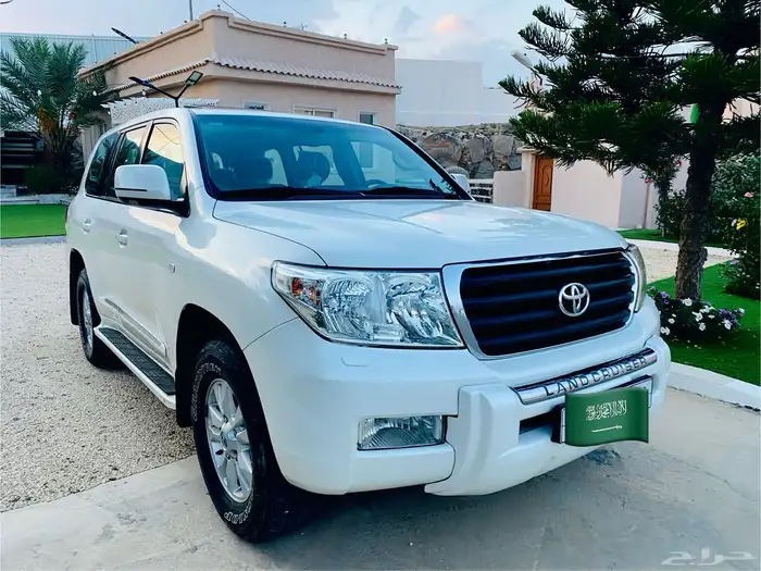 جيب مخزن شبه الجديد فل كامل. 6. مديل2010 العداد143 0