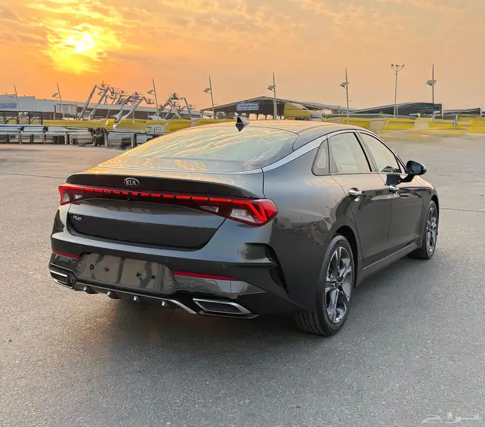 كيا K5 فل كامل بدون بنورما 2020 داخل جملي نضيفه للبيع 5