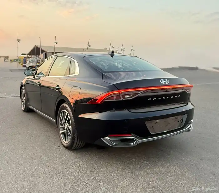 ازيرا 2020 بنورما 4 سلندر فل نضيفه جدا  للبيع 3