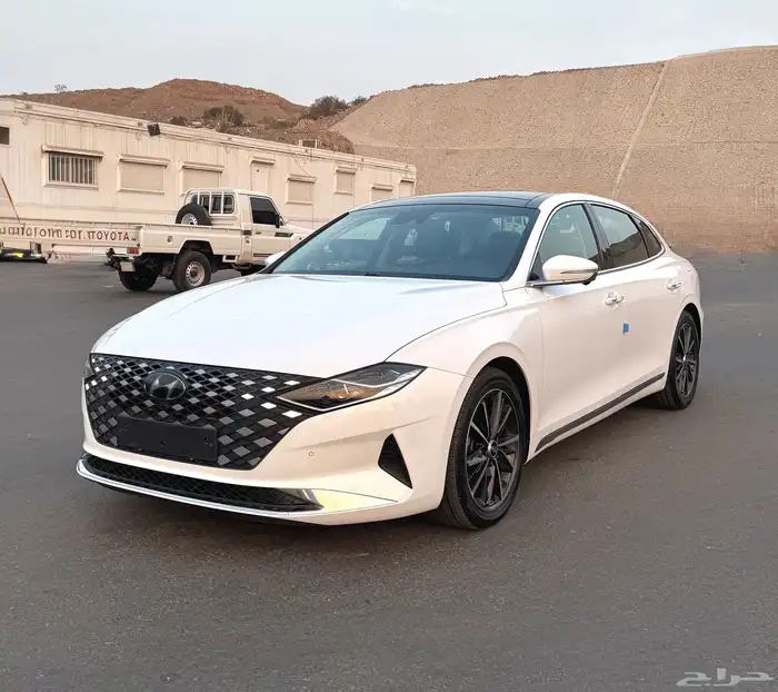 ازيرا 2023 بنورما فل كامل بحالة الوكاله للبيع 0