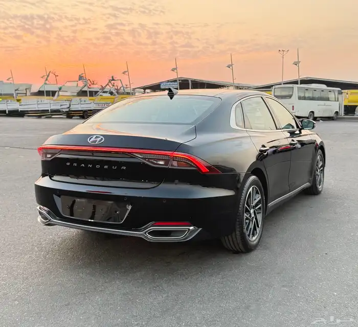 ازيرا 2020 بنورما 4 سلندر فل نضيفه جدا  للبيع 5