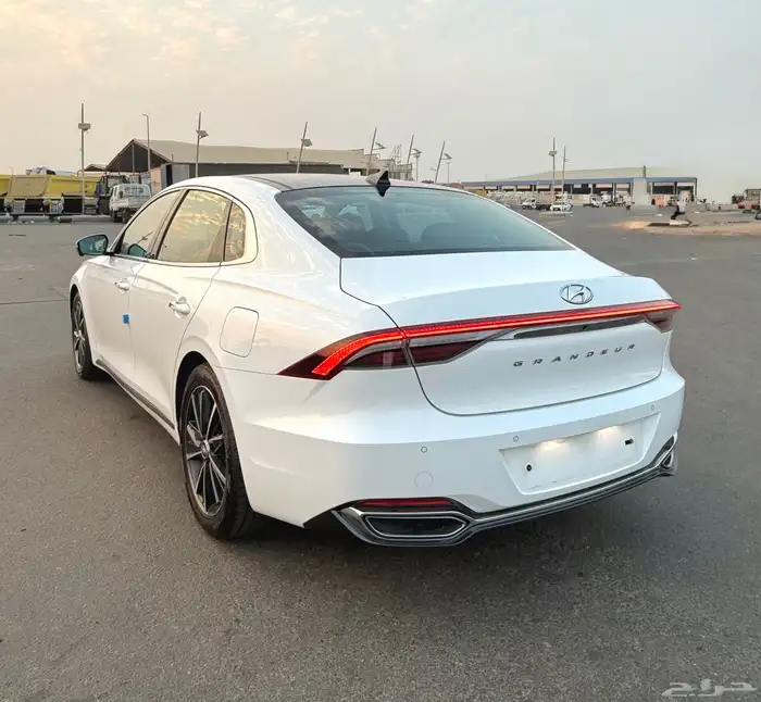 ازيرا 2023 بنورما فل كامل بحالة الوكاله للبيع 3