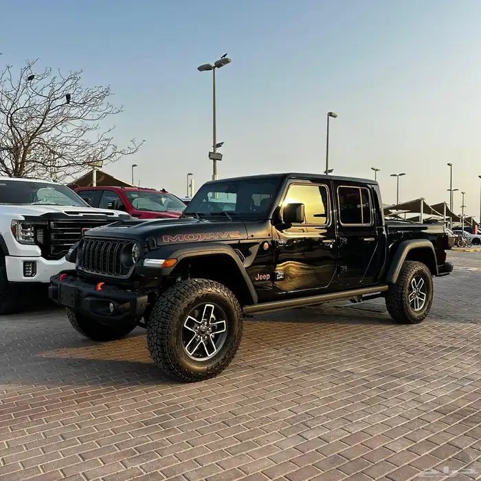 جلاديتر جيب 2025 اسود موهافي 0