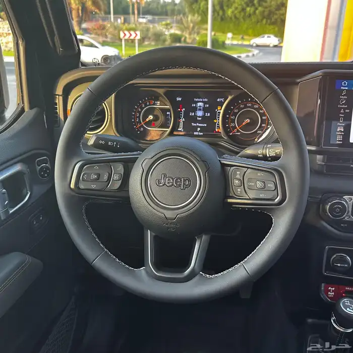 جلاديتر جيب 2025 اسود موهافي 8