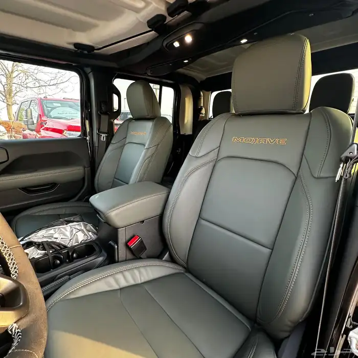 جلاديتر جيب 2025 اسود موهافي 12