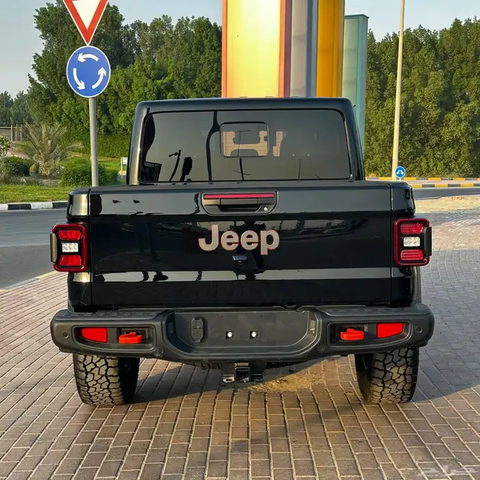 جلاديتر جيب 2025 اسود موهافي 4