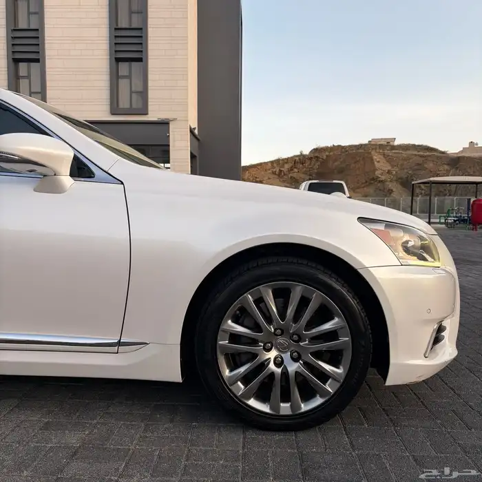 لكزس LS460L VIP موديل 2016 شبه مخزن 13