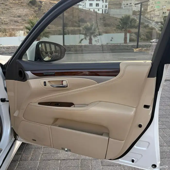 لكزس LS460L VIP موديل 2016 شبه مخزن 19