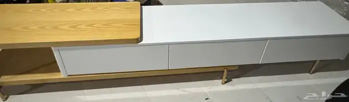 طاولة تلفزيون بتصميم عصري 1