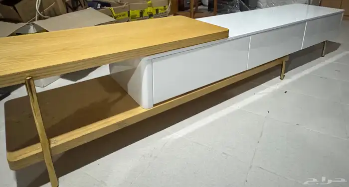 طاولة تلفزيون بتصميم عصري 0