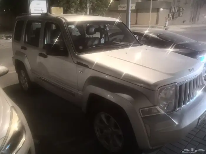 شيروكي ليبرتي قصير 2010 3