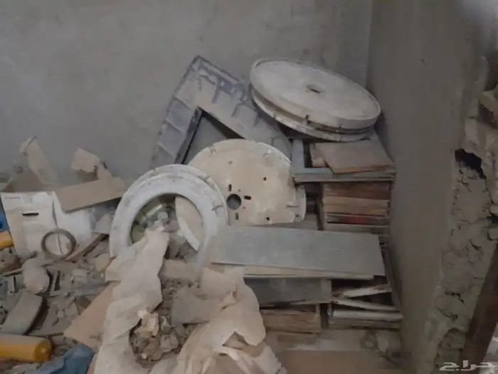 ماطور هواء ومكينه لحام والاغراض المعروضه للبيع 6