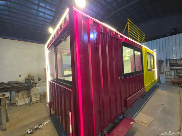 مواصفات العربه -1- مطبخ كامل مصنوع من الاستيل 2 جدران و 1