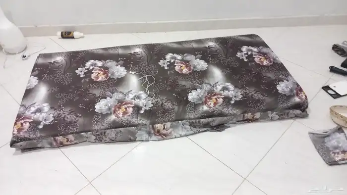 2 جوز سراير خشب فرن  3 طرابيز خشب طربيزه بلاستيك عده كشكول 4