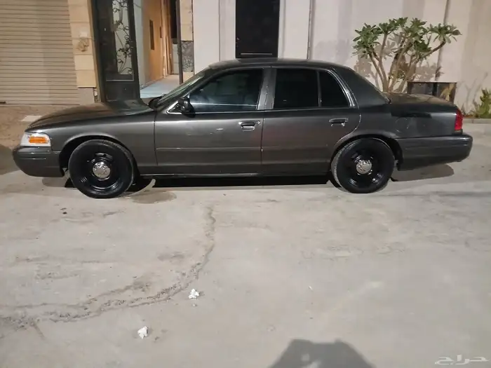 فورد كراون فكتوريا موديل2001 مدني 0
