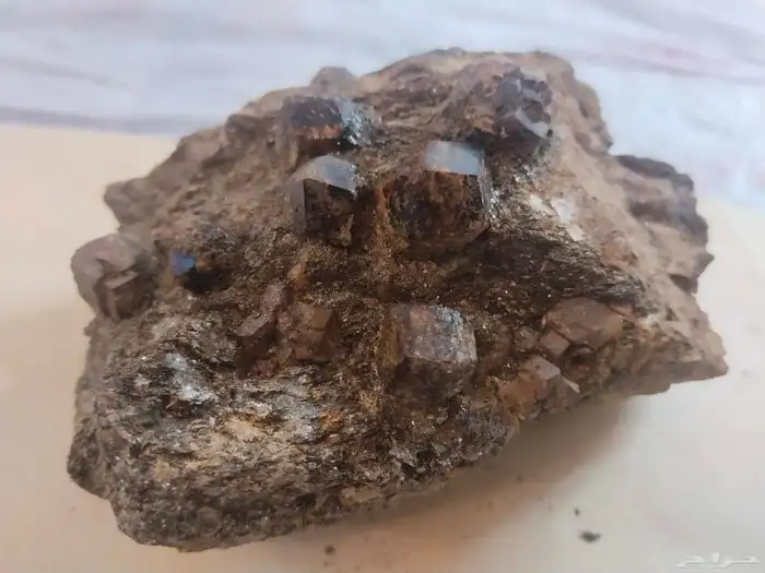 قارنت خام مع الحاضن تحفة ربانية من الاحجار الكريمة 2