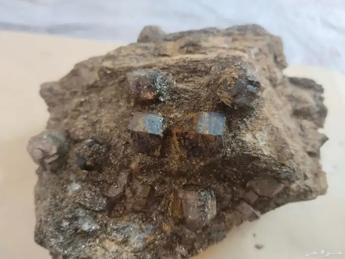 قارنت خام مع الحاضن تحفة ربانية من الاحجار الكريمة 1