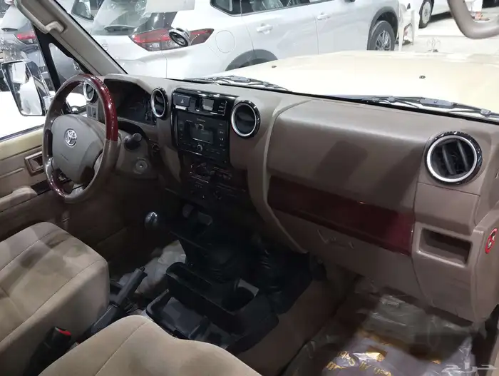 للبيع تويوتا شاص 2022 سعودي رفرف فل كامل شرط بدي ومحركات 15