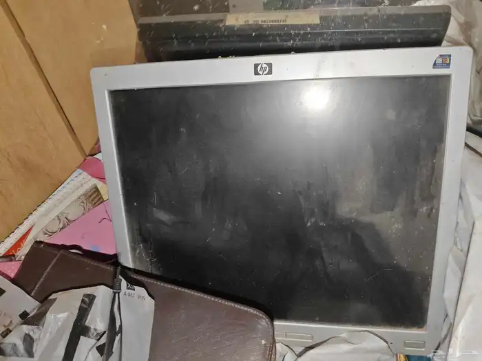 ثلاجة وفريزر وكمبيوتر مكتبي للبيع (اجهزة كهربائية) 4