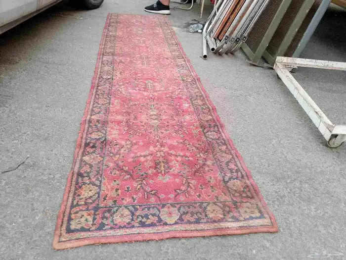 زوليه إيرانيه قديم وتاج خزنه قديم ولوحه مرسومه بفن 2