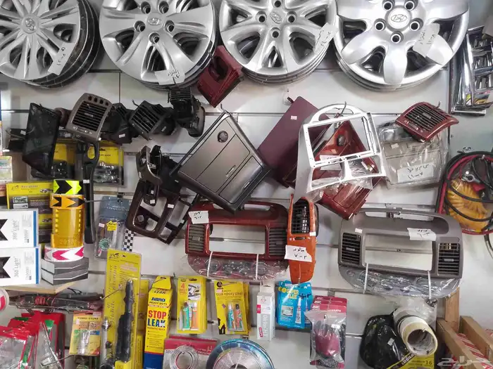 تنجيد وزينه وكهرباء وقطع غيار سيارات. 10