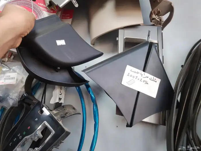 تنجيد وزينه وكهرباء وقطع غيار سيارات. 8