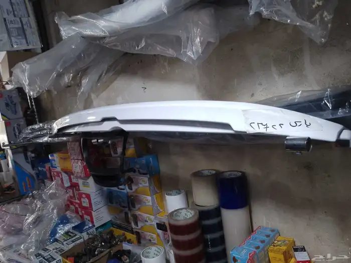 تنجيد وزينه وكهرباء وقطع غيار سيارات. 12