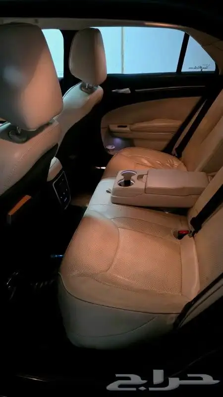 كرايسلر 300c هيمي مالك اول من الوكاله 5