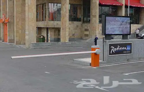 بوابات مواقف السيارات الإيطالية Nice و BFT 1