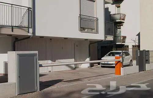 بوابات مواقف السيارات الإيطالية Nice و BFT 15