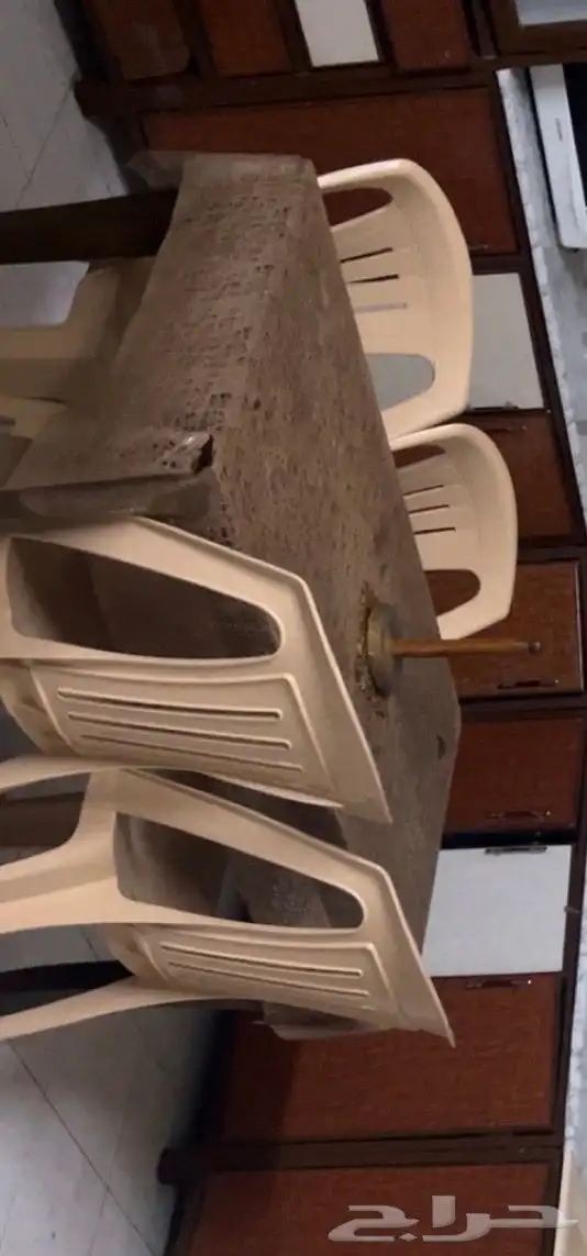 طاوله مطبخ نظيفه مع اربعه كراسي100ريال لسرعه البيع 2