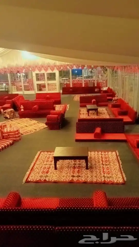 كراسي وكنب وحمامات متنقله بتصميم فاخر. خيام اربي 6