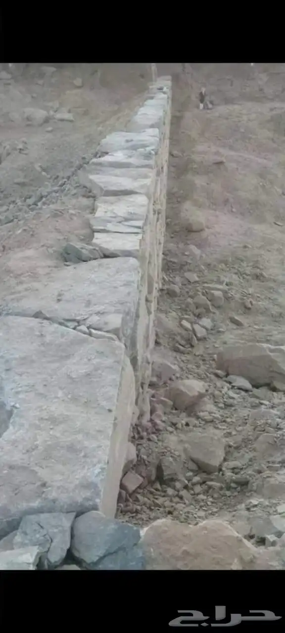 يوجد لدينا بكلين الإيجار وبنيان الحجر جميع انواع الحجر 1