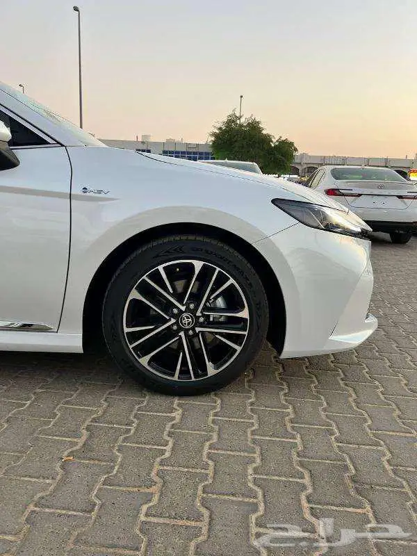 تويوتا-كامرى -لومير- هايبرد 2025-سعودى -بطاقه 1