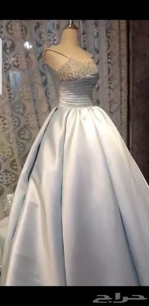 فستان غير ملبوس ينفع ملكة من لمسات كلفني 1200 ريال 1