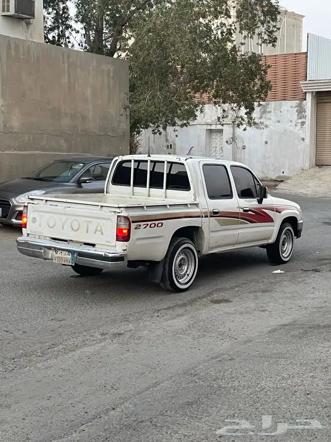 للبيع هايلكس 2001 9