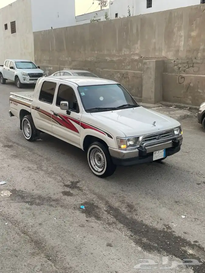 للبيع هايلكس 2001 4