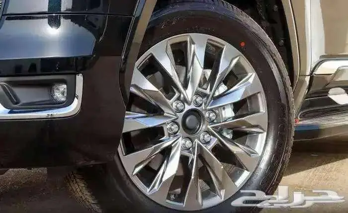 لاندكروزر VXR اسود 2025 4