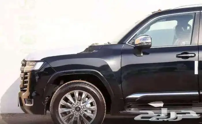 لاندكروزر VXR اسود 2025 13