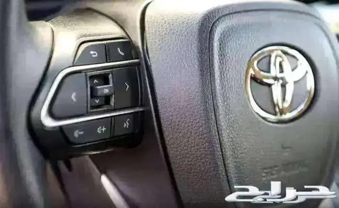 انوفا GL ابيض بنزين 2024 4