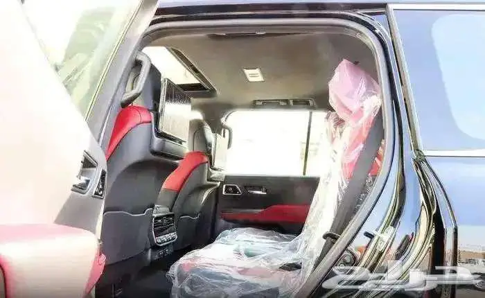 لاندكروزر VXR اسود 2025 8