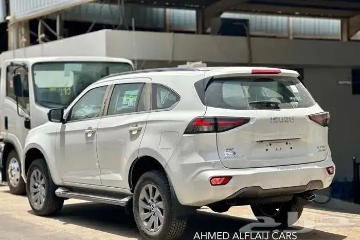 ايسوزو جيب Mux 2024 وارد العيسي 3