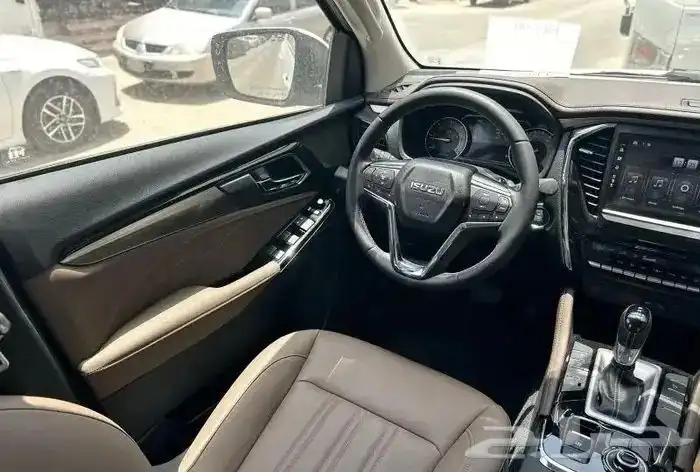 ايسوزو جيب Mux 2024 وارد العيسي 13