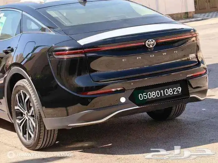 كراون بريميوم اسود 2025 3