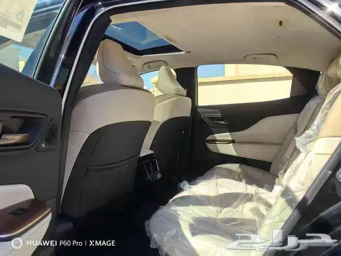 كراون بريميوم اسود 2025 23