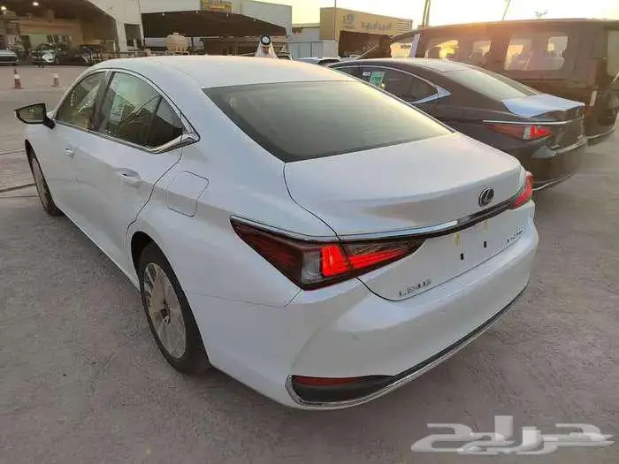 لكزس ES250 AA بنزين 2025 كاش واقساط 3