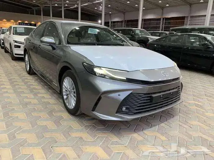 تويوتا كامري LE بنزين 2025 وكالة أصفار سعودي 2